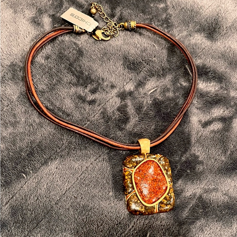 N318 Chico's Boho Red, Gold and Brown Crushed Shell Pendant $44 Tag - Picture 2 of 6